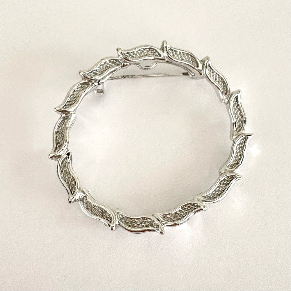 Gerry’s Silver Tone Leaf Wreath Brooch